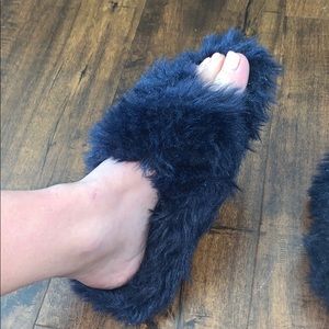 open toed slippers